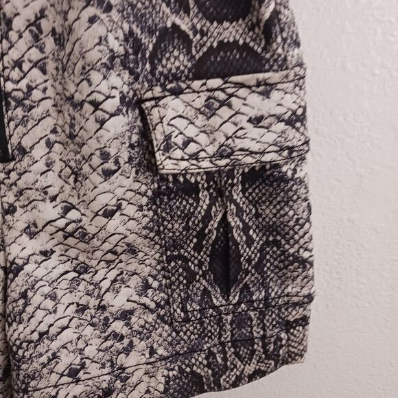 Bardot snake print zipper and front pockets jumpsuit size 24 - Picture 5 of 8